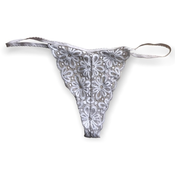 Victoria’s Secret beige lace v-string panties - Picture 1 of 4